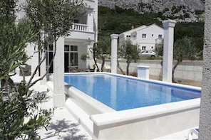Apartmani s bazenom — Makarska Holiday Home